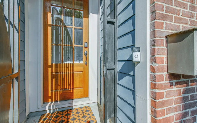 Vibrant Downtown Cincinnati Townhome w/ Sauna!