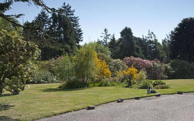 Mackinnon House and Archie's B&B