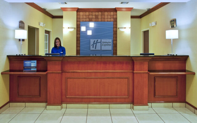 Holiday Inn Express Hotel & Suites St. Petersburg North (I-275)
