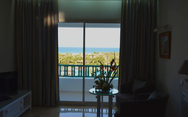 Royal Garden Palace (Families and Couples)