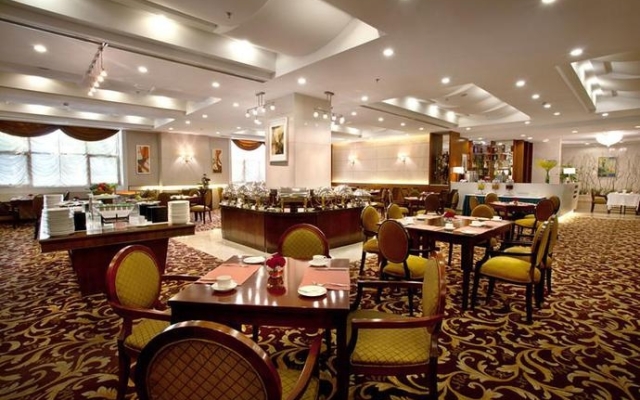 Golden River-View Hotel
