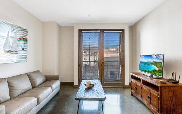 SuitesRUs Apart Hotel at Glendale
