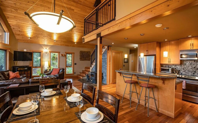Begbie Snug by Revelstoke Vacations