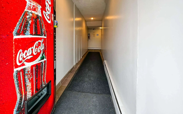 Econo Lodge Motel Village