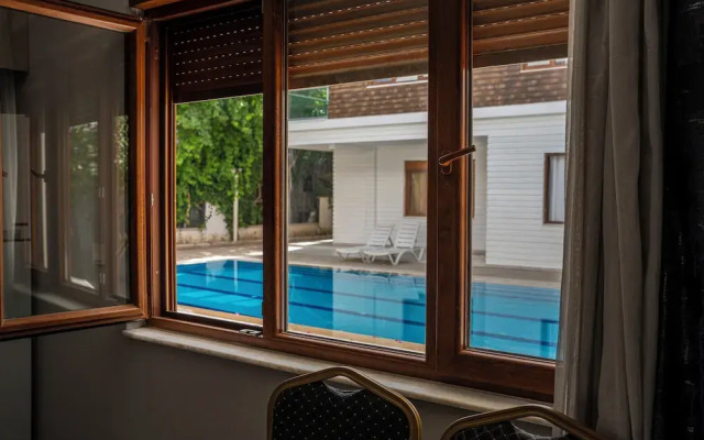 Lara Breeze Homes Hotel