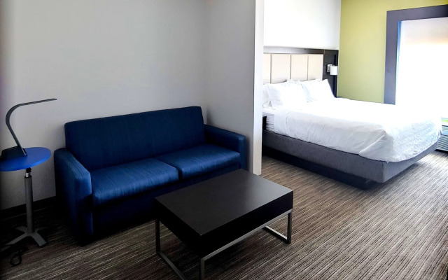 Holiday Inn Express & Suites Clear Spring  by IHG