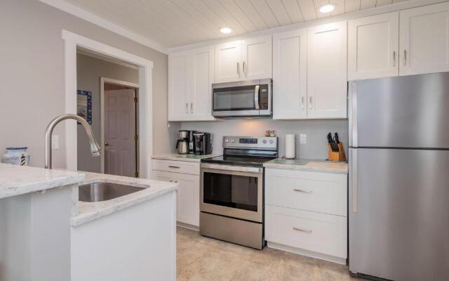 Dip Inn by Oak Island Accommodations