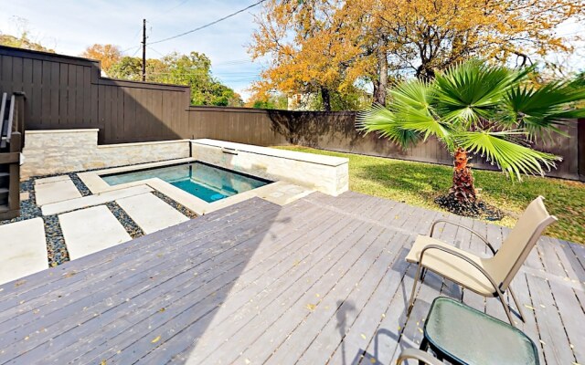 Skyline View Austin House by RedAwning