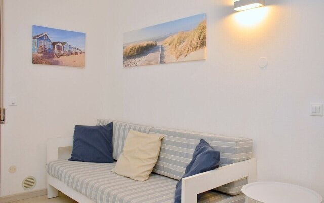 Bright Flat Overlooking the sea - Beahost