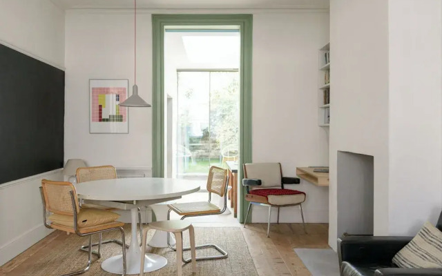 Beautiful 3 Bedroom Home in Bristol