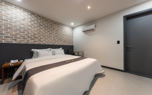 Changwon Jungangdong Business Hotel Hue