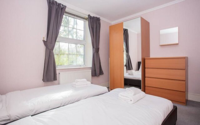 Sunny 2 Bedroom Flat in Islington