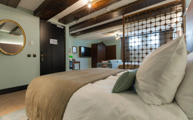 The Hendrick's Hotel