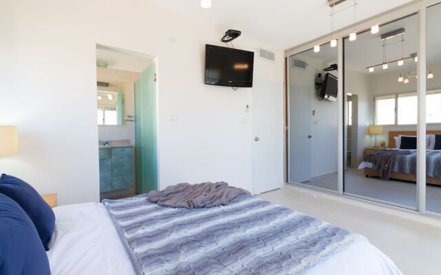 Amazing Penthouse Sea view 50M to Beach