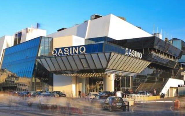 Cannes la Croisette, Baoli 4 beds, balcony,parking