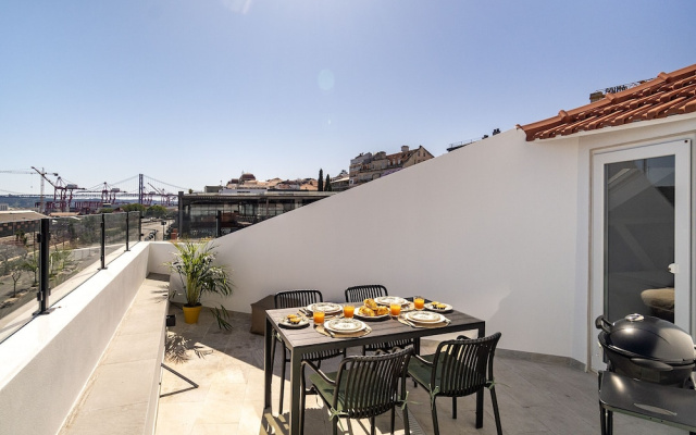 Brand new luxury apartment riverside
