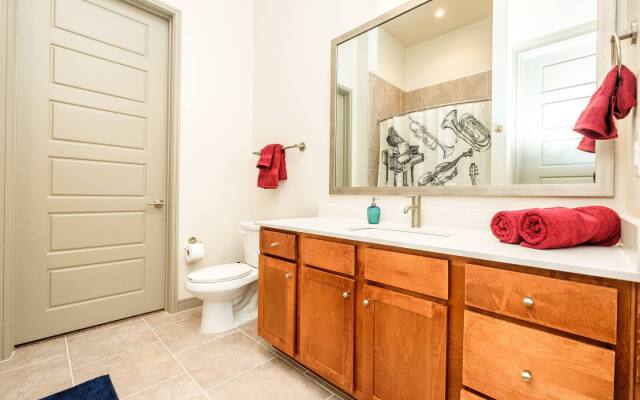 RockNRoll Penthouse Suite l Awesome Apt downtown.