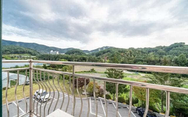 Hoengseong New World Motel