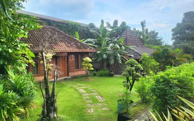RedDoorz Syariah Near Wisata Durensewu Pandaan