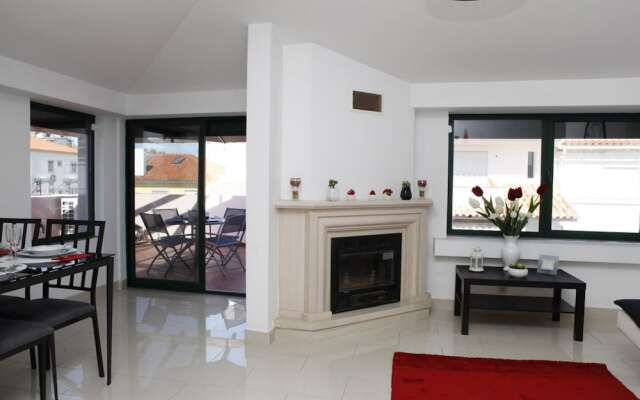 Wondrous Terrace Apartment in Cascais Center