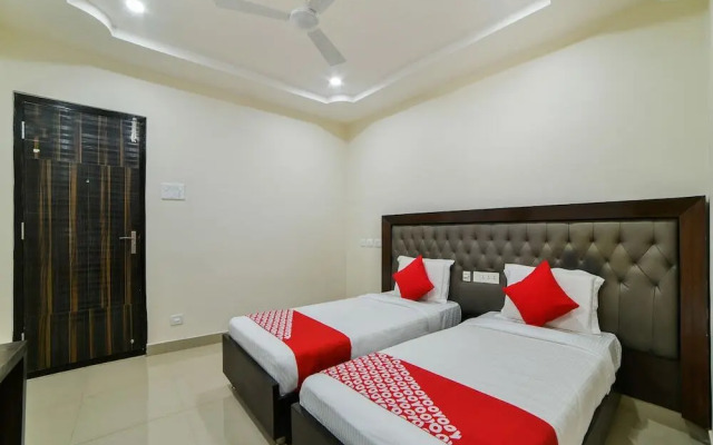 Crown Palace by OYO Rooms