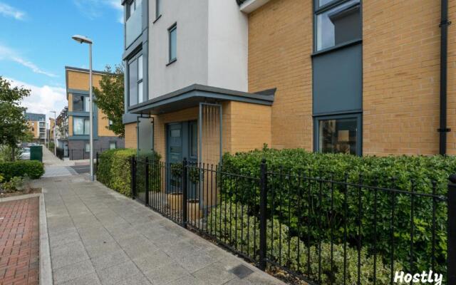 Elephant Court - Comfortable, spacious house with parking