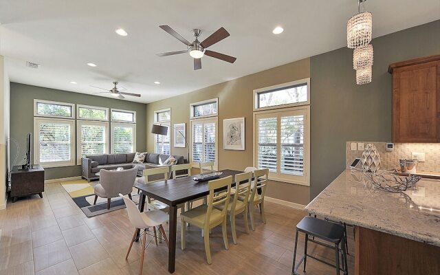 Stylish 3BR in Austin by RedAwning