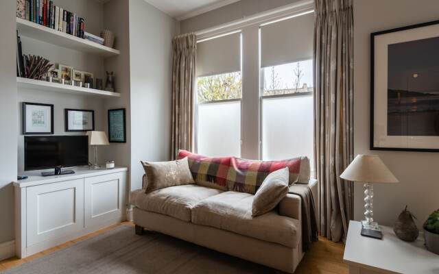 Bright Family Home close to Wandsworth Common