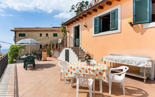 Mazzarò Apartment with Terrace and Seaview