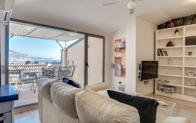 Dona Sofia - Fuengirola Promenade Apartment With Stunning Sea Views, Wifi