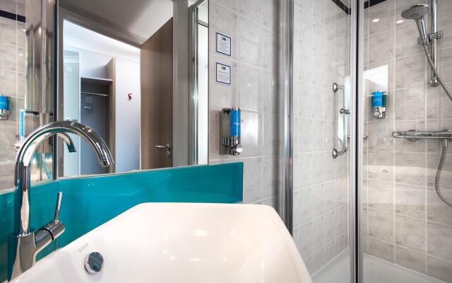 Holiday Inn Express Glasgow Airport by IHG
