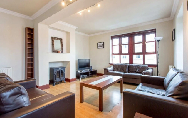 2 Bedroom Home By Leiths Shore