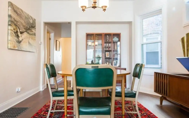 Chic Logan Pad - Modern Meets Retro