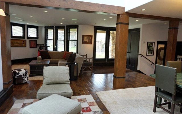 Ski in, Ski out, 3 Bedroom Luxury Residence on Fanny Hill in Snowmass Village