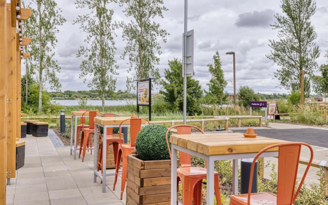 Premier Inn Milton Keynes - Willen Lake