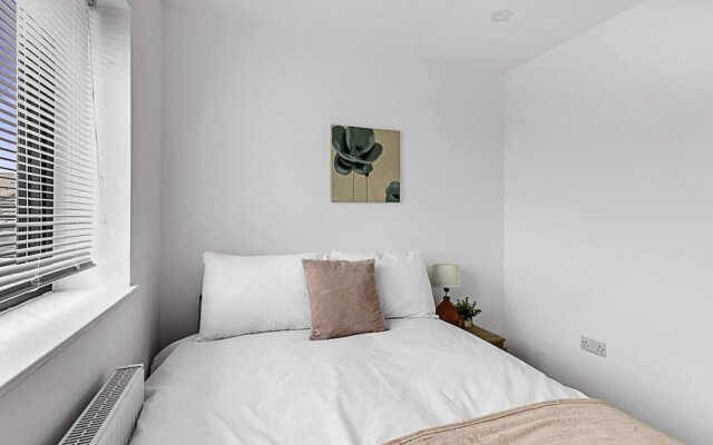 Beautiful 3 Bed Abode in Hanwell