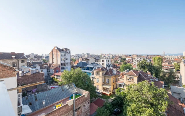 ARTistic & Spacious 2BD Central Apt