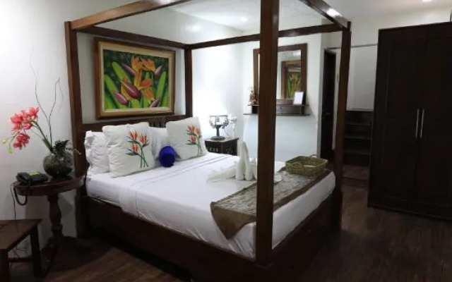 Luljettas Place Garden Suites