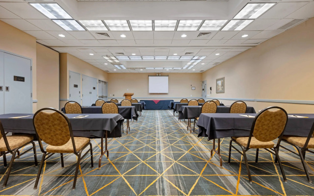 The Lux Hotel & Conference Center, an Ascend Collection Hotel