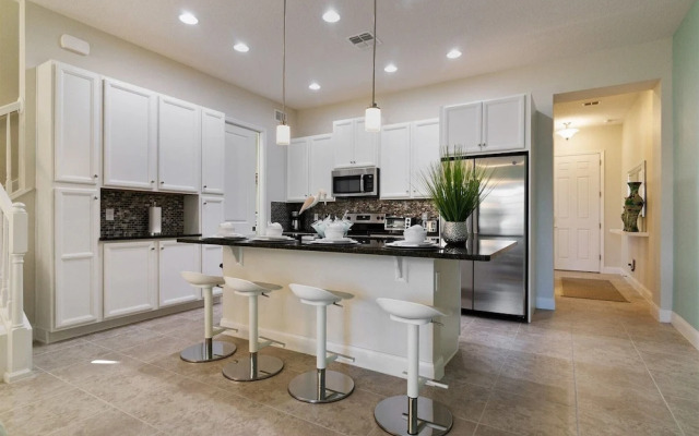 5BR Town Home in Festival