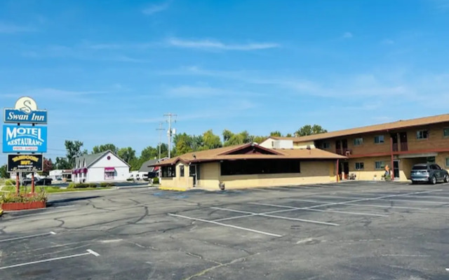 Capital O Swan Inn Comstock Park