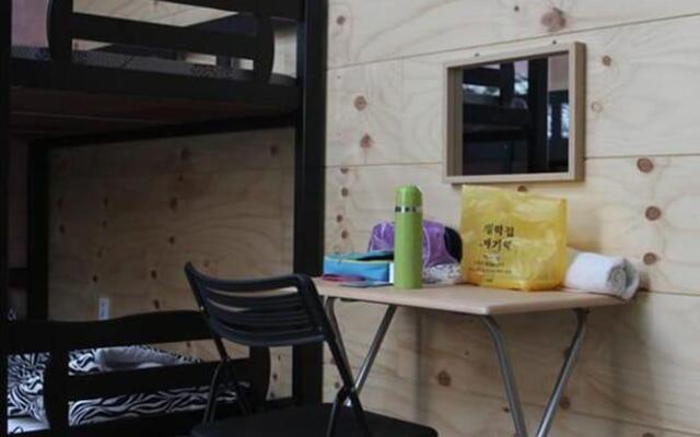 Basecamp Guesthouse - Hostel