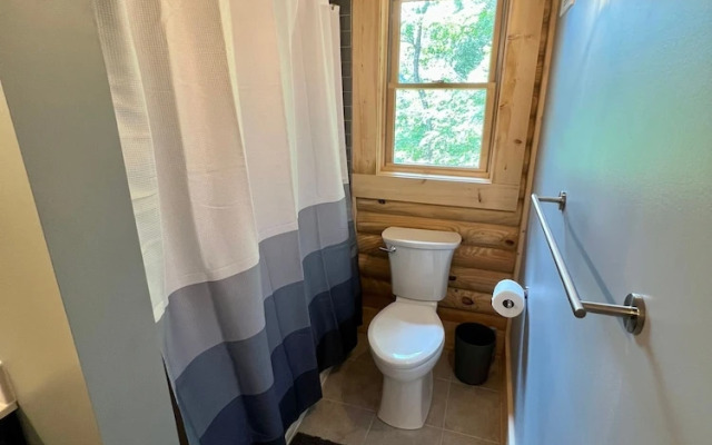 Wintergreen Chesnut Hot-tub Arcade Fireplace