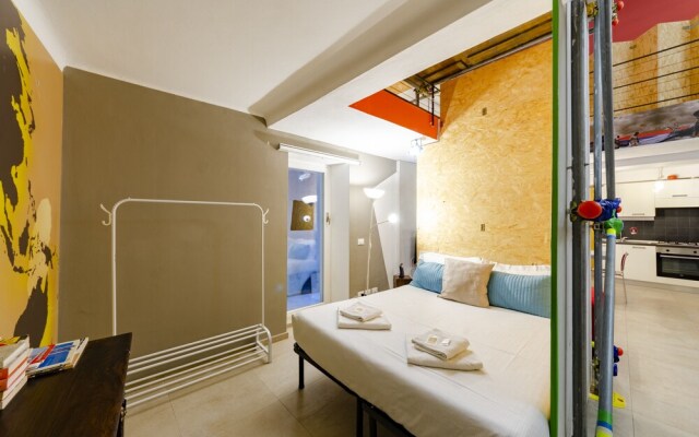 JOIVY Stylish Open-Plan Flat In Historic Centre