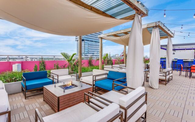 SERENA Hotel Aventura Miami, Tapestry Collection by Hilton