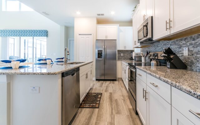 Beautiful Home W/private Pool & Spa, Near Wdw!