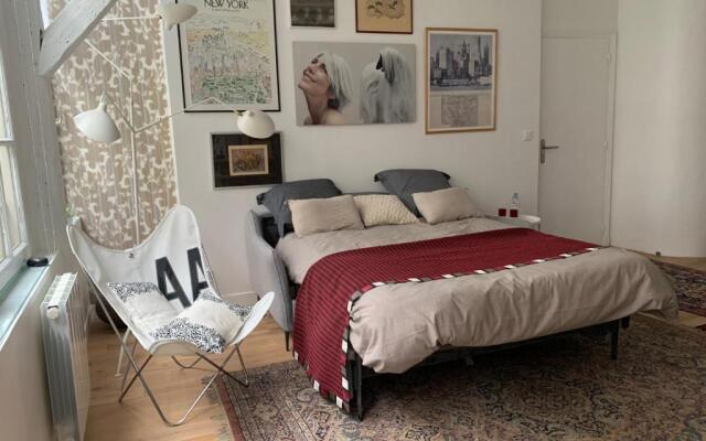 Top cozy apartment in the Upper Marais Area