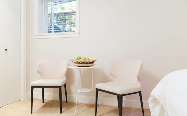 Cozy 3 Bedroom Suite near Queen Elizabeth Park