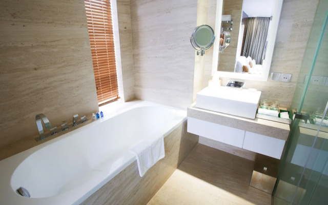 Holiday Beach Hotel Danang