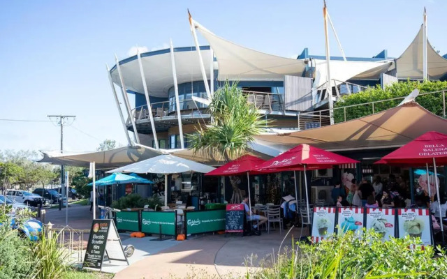 SALTWATER 1 - PENTHOUSE APARTMENT with OCEAN VIEWS